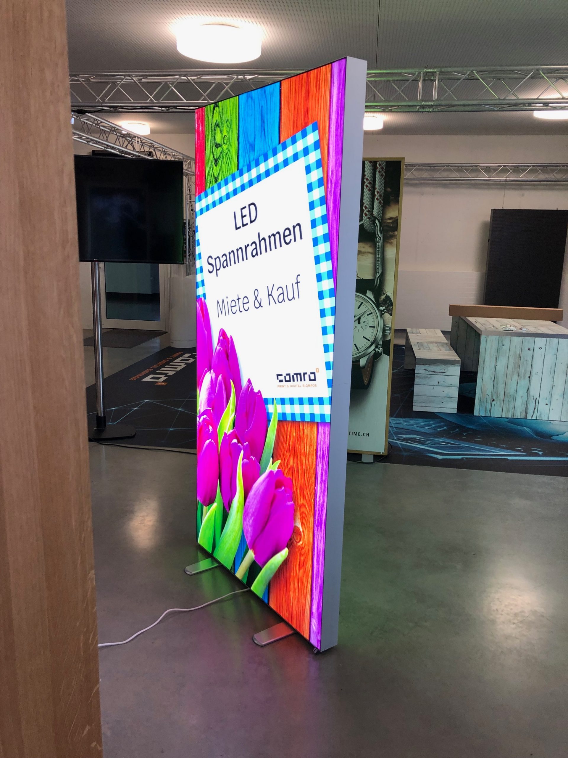Mobiler PopUp LED Spannrahmen - ComRo Rohner AG